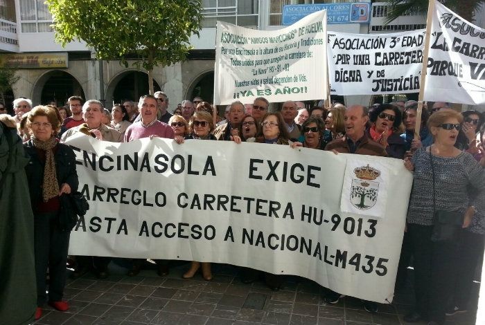 Vecinos de Encinasola exigen en Diputación el arreglo urgente de la carretera que les comunica con el Hospital de Riotinto