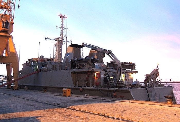 El cazaminas de la Armada 'Segura' hizo escala en el puerto de Huelva