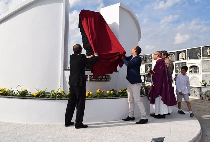 Hinojos amplía su cementerio añadiendo el servicio de columbario