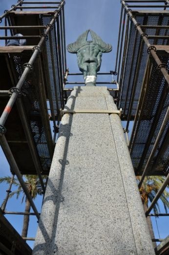 El Ayuntamiento de Palos restaura la base del Monumento al Plus Ultra