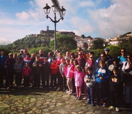Medio centenar de palermos hacen senderismo en la Sierra