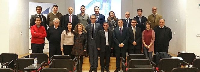 Los administradores de fincas comparten una jornada de trabajo con responsables y técnicos de Aguas de Huelva