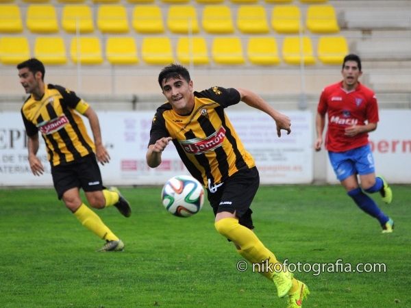 El San Roque vuelve a sumar ante La Roda tras tres derrotas (0-0)