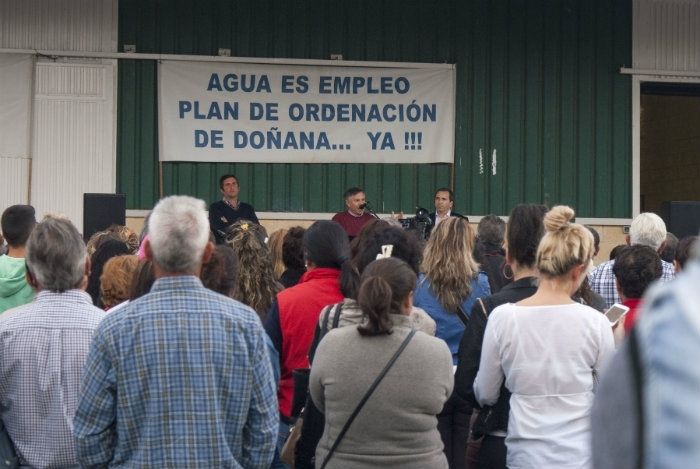 Unas 20.000 personas apoyan las acciones para exigir el agua superficial para el riego en el Condado