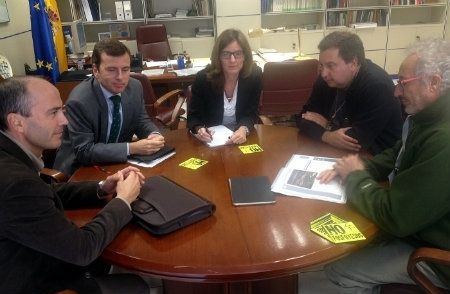 La Mesa de la Ría traslada al Ministerio la retirada de los fosfoyesos