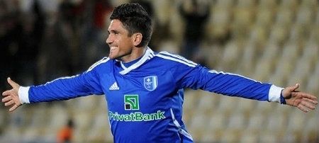 Dobletes de Cazorla y Brozek, goles de Arana y Larena y Xisco ficha por el Nástic de Viqueira