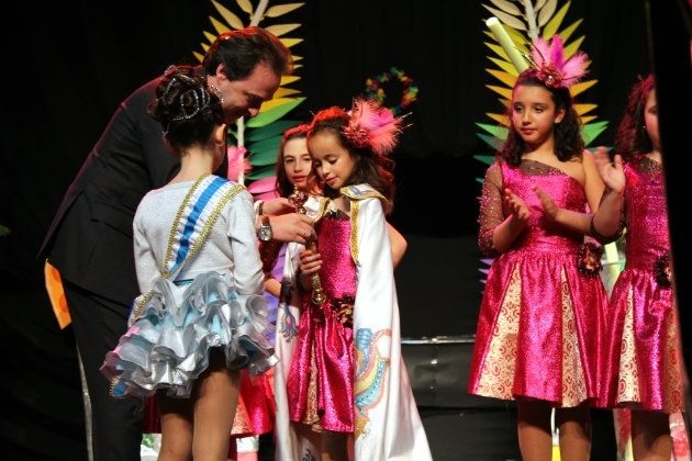 Cristina Gómez y Ariadna Julia Garrocho, coronadas como choqueras mayor e infantil del Carnaval de Huelva