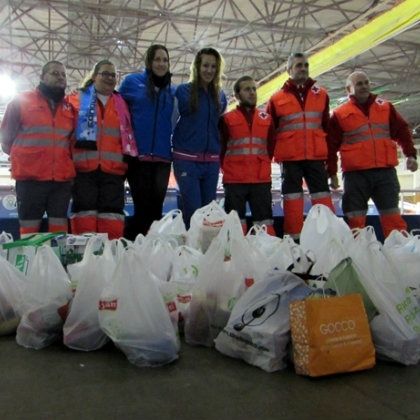 El CB Conquero entregó más de 300 kilos de alimentos a Cruz Roja Huelva