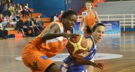 Ya gana hasta cuando no juega bien (54-43)