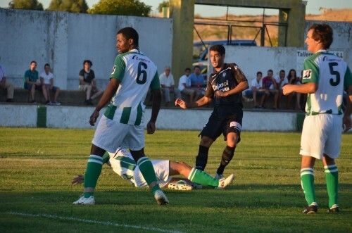 Cómodo triunfo del Decano en Valverde en el debut de Soares (0-4)