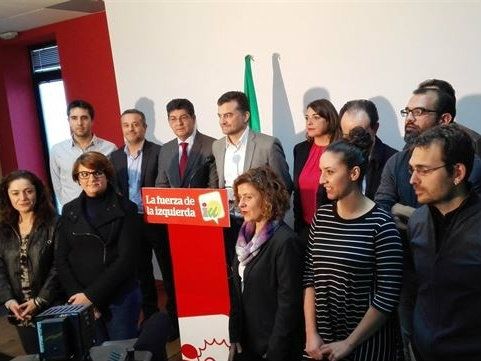Susana Díaz adelanta las elecciones andaluzas 'para ganar un año' ante el 'giro radical de IU'