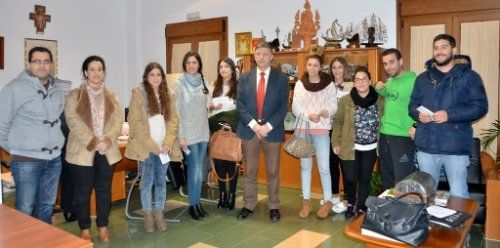 Entrega de 11 Becas Matriculas para universitarios en Palos