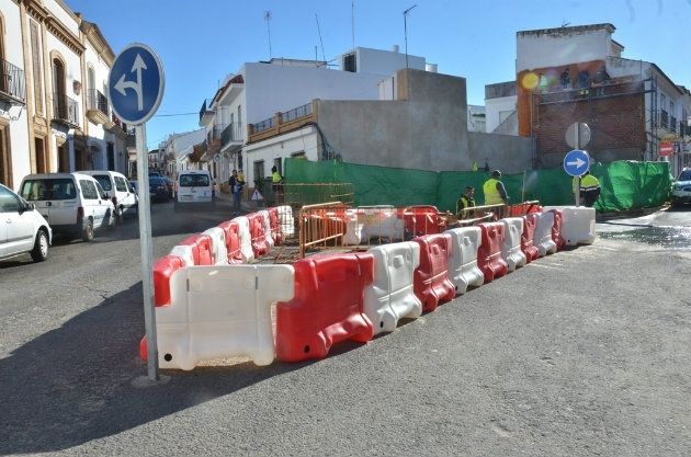 La miniglorieta y la plaza rincón de Palos va tomando forma