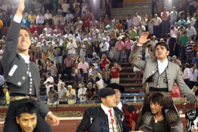 Diego Ventura encandila a La Merced con cuatro orejas y sale a hombros junto a Hernández