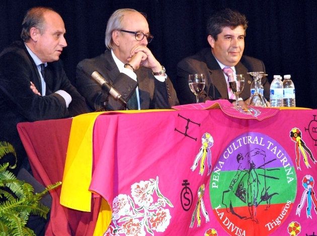 José Luis Benlloch desgrana la fiesta de los toros en el Centro Cívico Convento del Carmen de Trigueros
