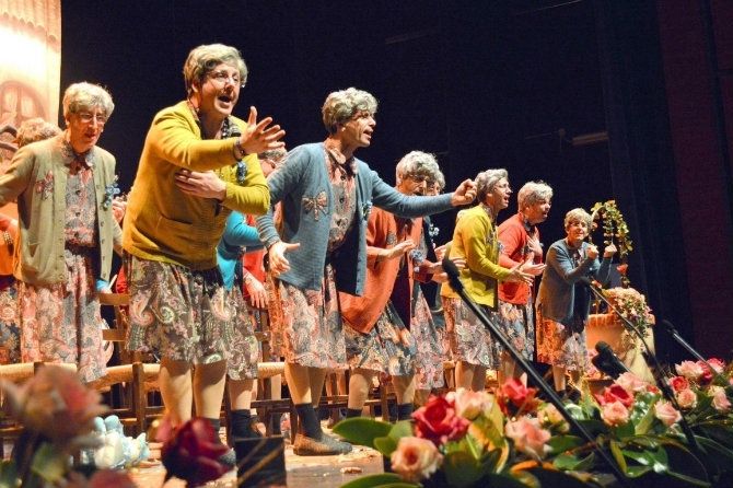 'La niña bonita’ y ‘Los machos ibéricos’ triunfan en el Carnaval de la Luz