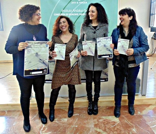 María Luisa Domínguez y Carmen Martagón presentan en la Biblioteca Provincial ‘Blanco y Negro: Luces y Sombras’