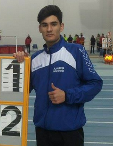 Héctor Santos se mide a los mejores saltadores nacionales como debutante en un Campeonato de España Absoluto