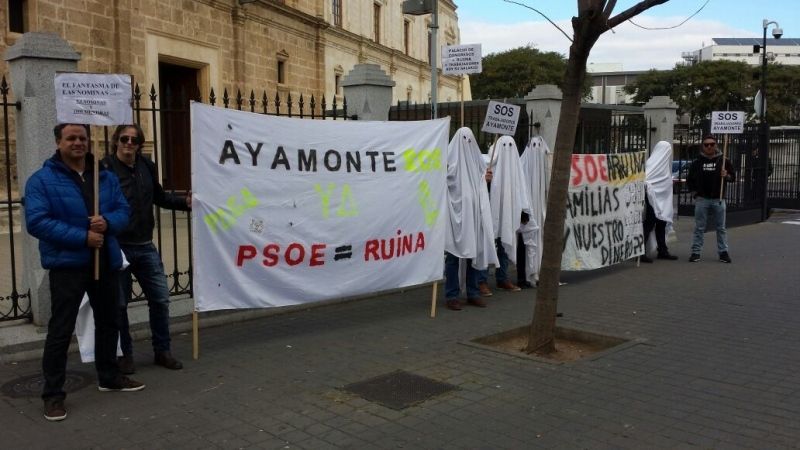 Trabajadores municipales de Ayamonte llevan sus protestas por impagos al Parlamento