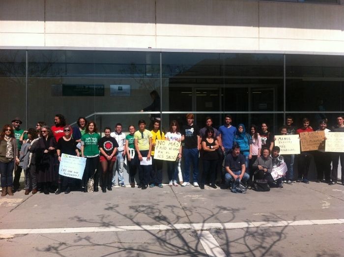 Marea Verde denuncia los recortes en Educación con una concentración ante la Delegación Provincial