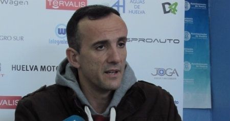 Gabriel Carrasco: 'Las jugadoras están preocupadas y sorprendidas por el entorno que ven'