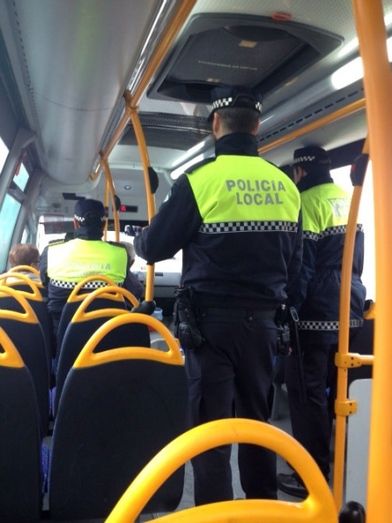 La Policía Local de Ayamonte, obligada a patrullar en autobús