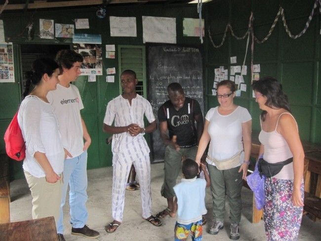 Las voluntarias del Área de Cooperación comienzan las tareas de refuerzo escolar en el poblado de Sémé
