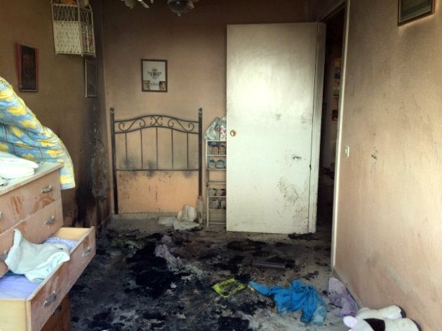 La rápida actuación de la Policía Local de Moguer ayuda a evacuar dos personas tras incendiarse su vivienda