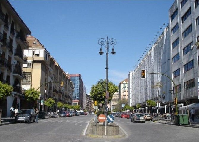 La limpieza de la zona de 'movida' cuesta al Ayuntamiento más de 181.000 euros al año