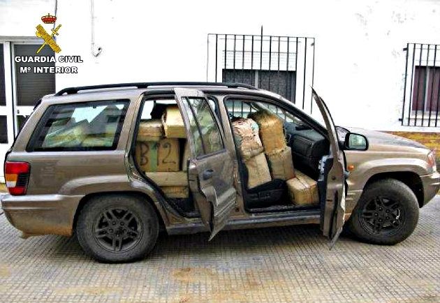 Detenido un vecino de Isla Cristina que transportaba en su coche a la vista de todos más de una tonelada de hachís
