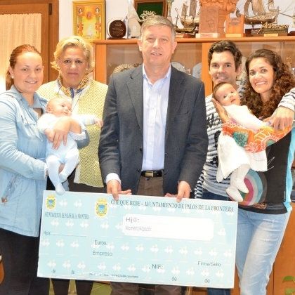 Nueva entrega de dos cheques bebé y cuatro cheques bañera