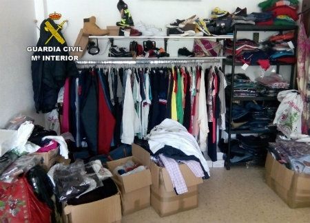 Varios detenidos e imputados de un grupo que fabricaba y vendía ropa y calzado falsificados
