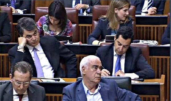Las promesas de Susana Díaz no convencen a la oposición, que mantiene su voto en contra
