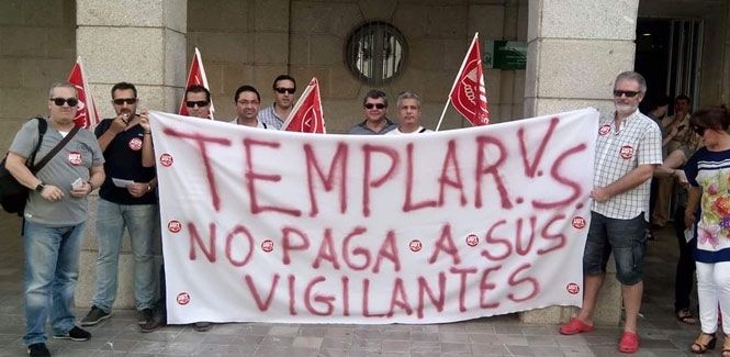 Los vigilantes de Templar reclaman sus nóminas frente a la Delegación de Igualdad