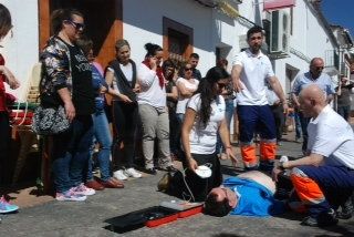 Vecinos de Cala aprenden a salvar una vida gracias al proyecto 'Andalucía, territorio cardioprotegido'