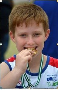 Un atleta onubense con discapacidad se convierte en el más precoz en lograr un oro en el Andaluz