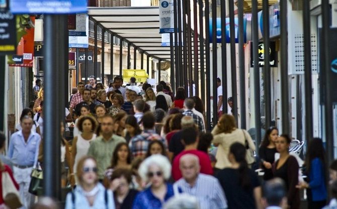 Los toldos para proveer sombra en las calles comerciales se instalarán la semana que viene