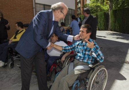 Pedro Rodríguez se compromete a seguir reforzando la ayuda a domicilio municipal