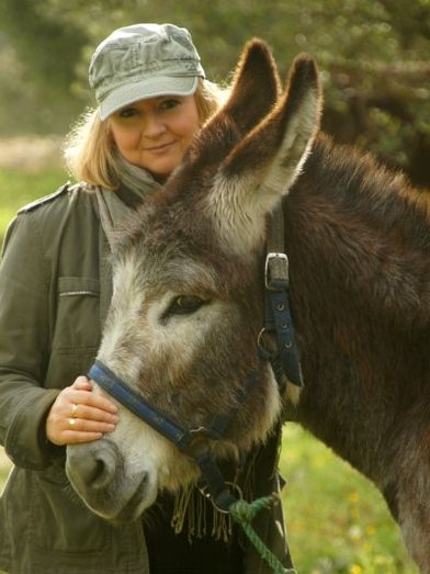 Los 'burros bomberos' de Doñana vuelven al trabajo con la llegada del verano y el alto riesgo de incendios