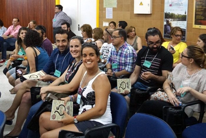 Generaciones de profesores y alumnos celebran los 25 años del Instituto Pablo Neruda