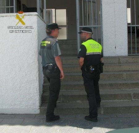 Detenidos tras intentar huir escalando por los tejados de las viviendas en las que estaban intentando robar