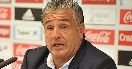 Sigue el surrealismo: Víctor Hugo Mesa no podrá dar la rueda de prensa en el estadio al no tener autorización