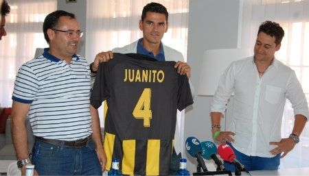 Juanito: 'El objetivo es la permanencia, pero si el equipo es competitivo no renunciaremos a nada'