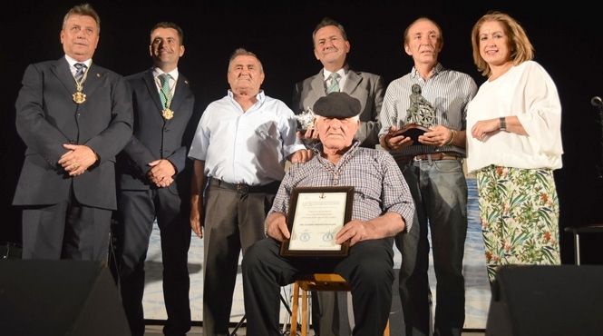 Custodio de los Ángeles recibe el homenaje de Punta Umbría como marinero de mayor edad