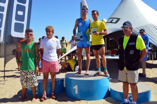 Adrián Andivia y Lidia Rodríguez ganan la Carrera por la Playa de Punta Umbría del circuito 'Corredor Completo'