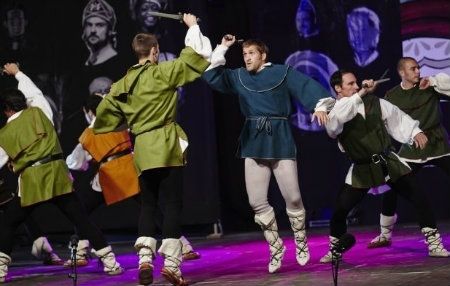 El folclore del País Vasco abre el Festival Internacional de Danzas de Villablanca