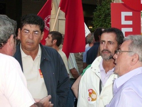 Unas 400 personas en la concentración sindical contra la Reforma Constitucional