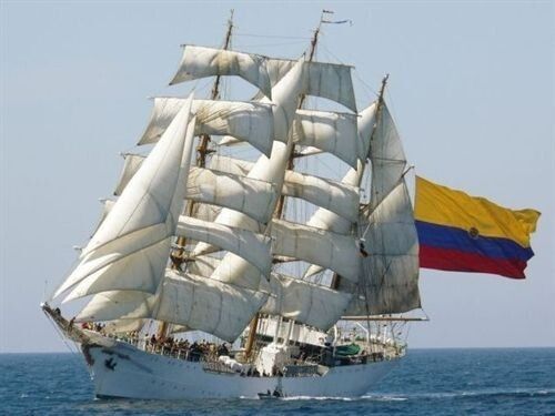 El buque insignia 'Gloria' de Colombia llega al puerto onubense procedente de Londres
