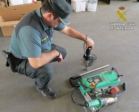 Detenido por robar en una empresa de toldos y poner a la venta los objetos por internet