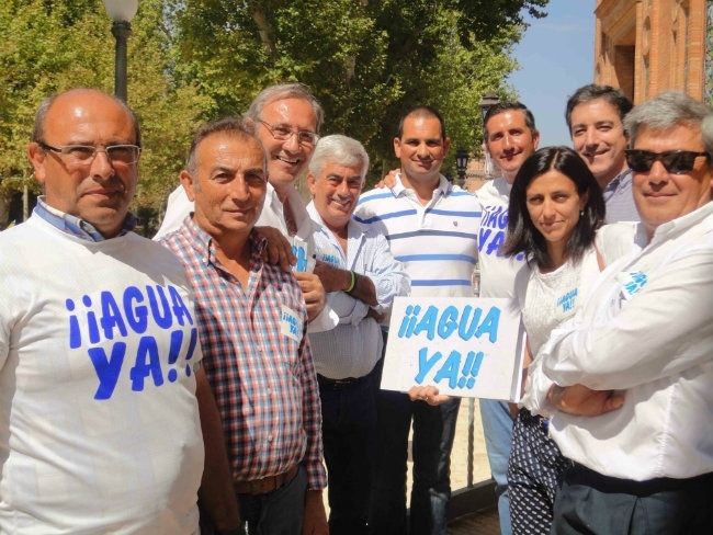 Unas 25.000 personas piden al Gobierno el trasvase para que el Condado 'no muera de sequía'
